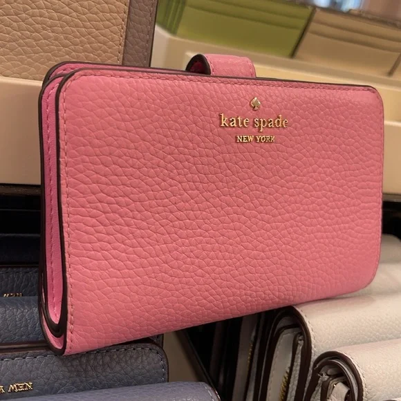 Kate Spade Lena Medium Bifold Wallet
Mandawilla
NWT - Picture 7 of 16